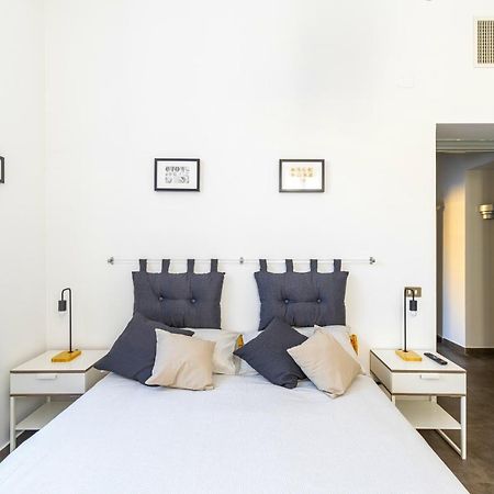 Hostly - Nicole Apartment Volturno- Full Rome Center Exteriör bild