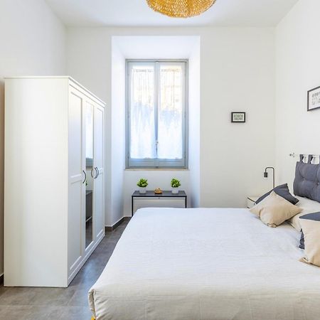 Hostly - Nicole Apartment Volturno- Full Rome Center Exteriör bild