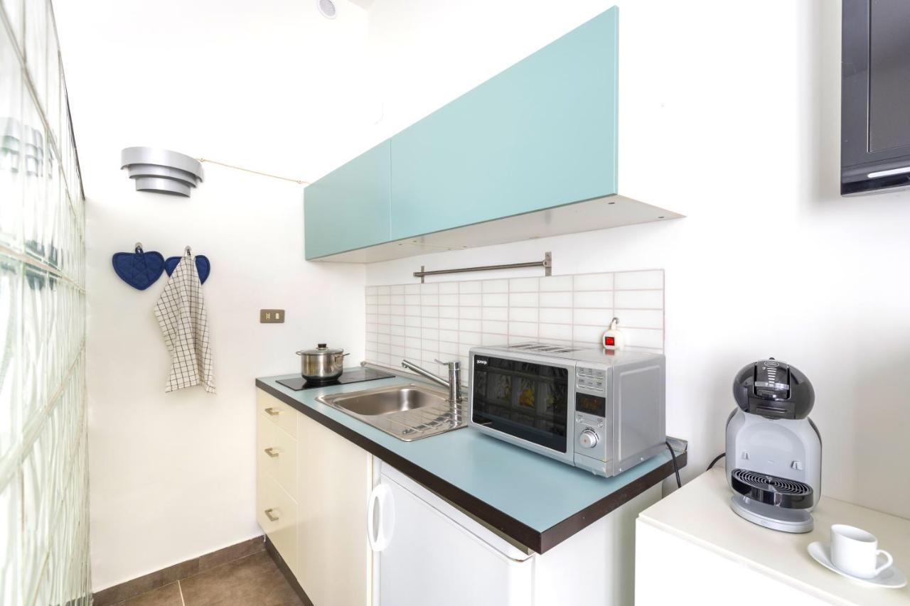 Hostly - Nicole Apartment Volturno- Full Rome Center Exteriör bild