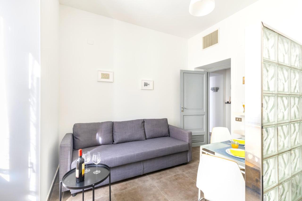 Hostly - Nicole Apartment Volturno- Full Rome Center Exteriör bild