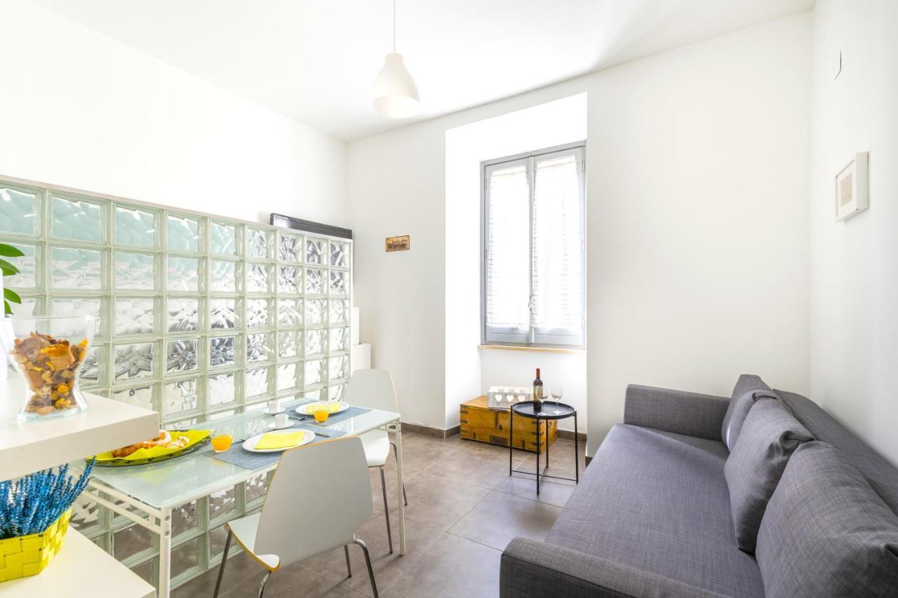 Hostly - Nicole Apartment Volturno- Full Rome Center Exteriör bild