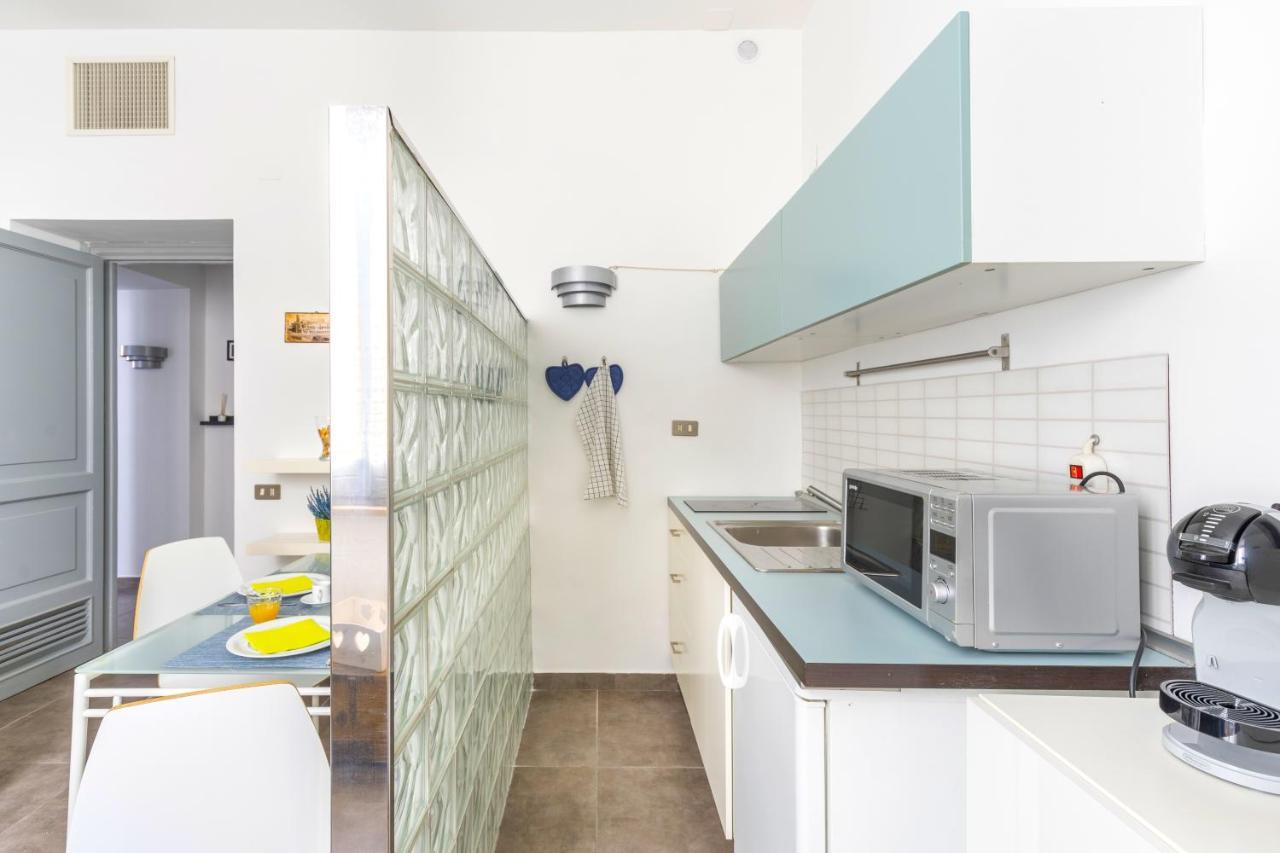 Hostly - Nicole Apartment Volturno- Full Rome Center Exteriör bild