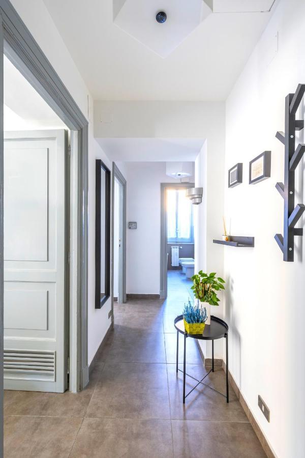 Hostly - Nicole Apartment Volturno- Full Rome Center Exteriör bild