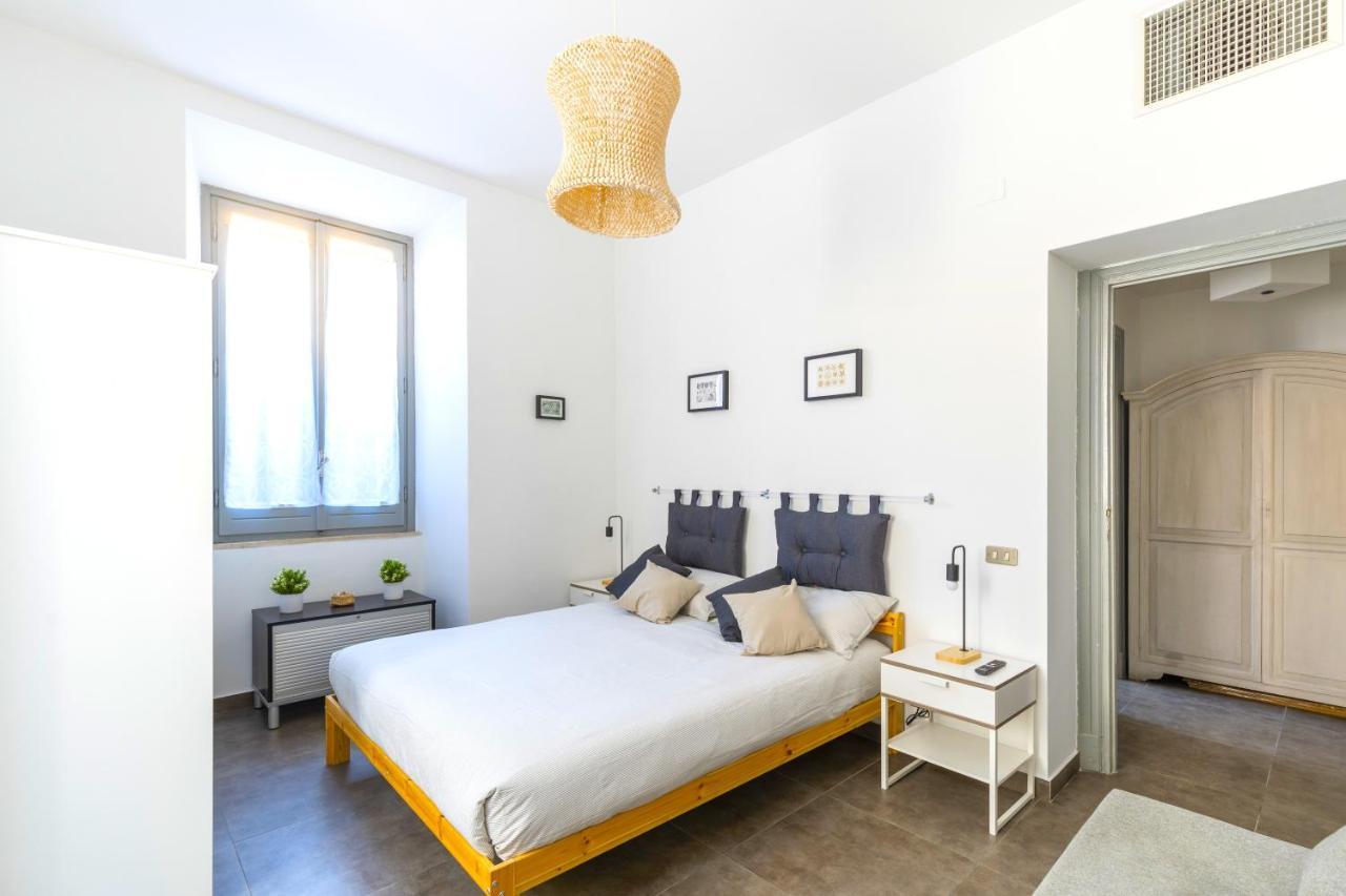 Hostly - Nicole Apartment Volturno- Full Rome Center Exteriör bild