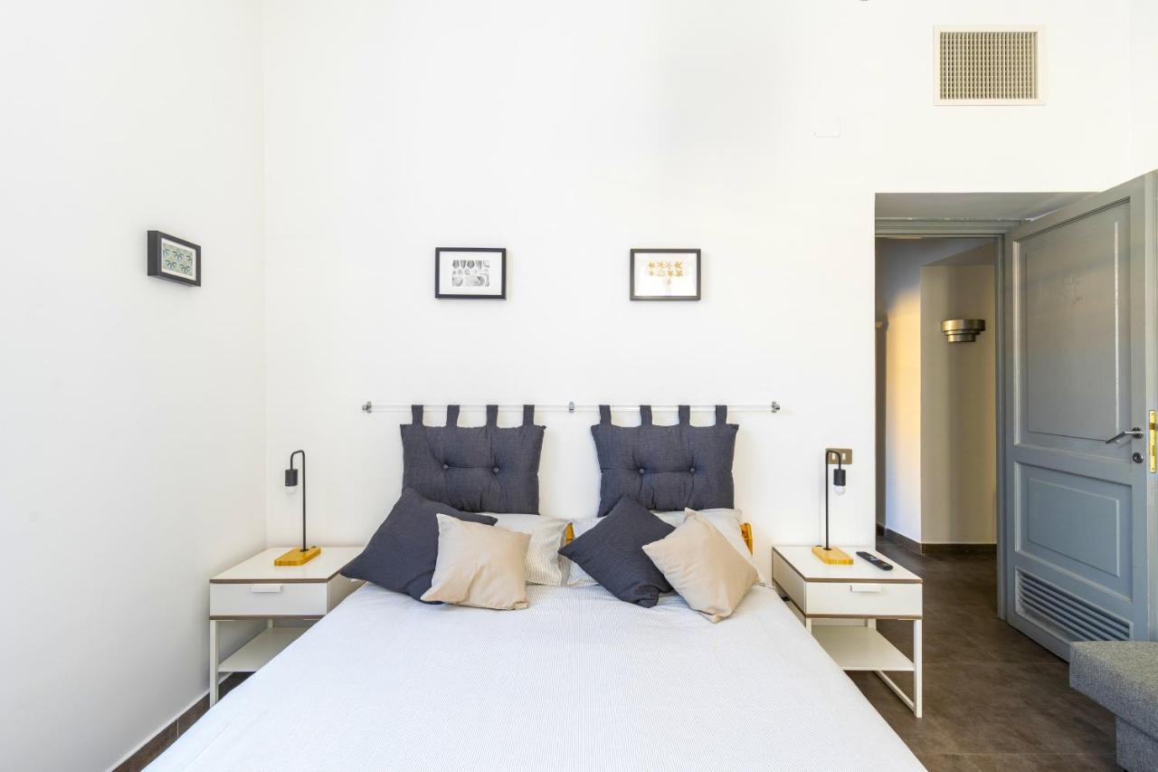 Hostly - Nicole Apartment Volturno- Full Rome Center Exteriör bild